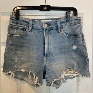 Abercrombie & Fitch High Rise 4” Mom Short